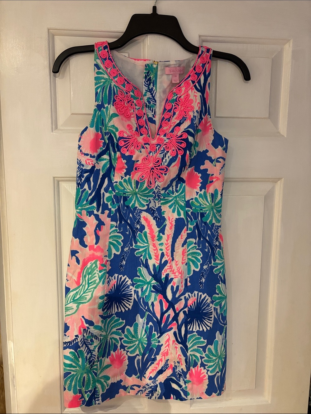 Lilly Pulitzer Blue, Pink & Green Tropical Shift Dress look new